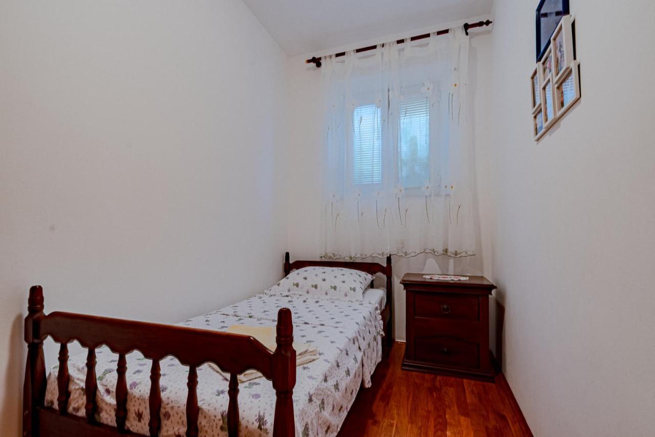 Apartment Ruzica Zrnovo Buitenkant foto
