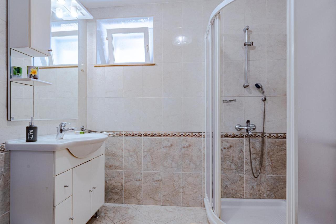 Apartment Ruzica Zrnovo Buitenkant foto