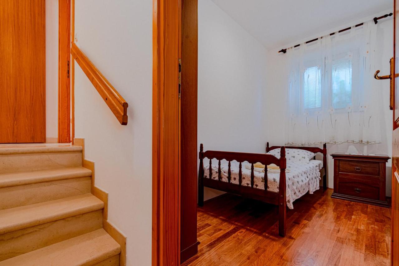 Apartment Ruzica Zrnovo Buitenkant foto